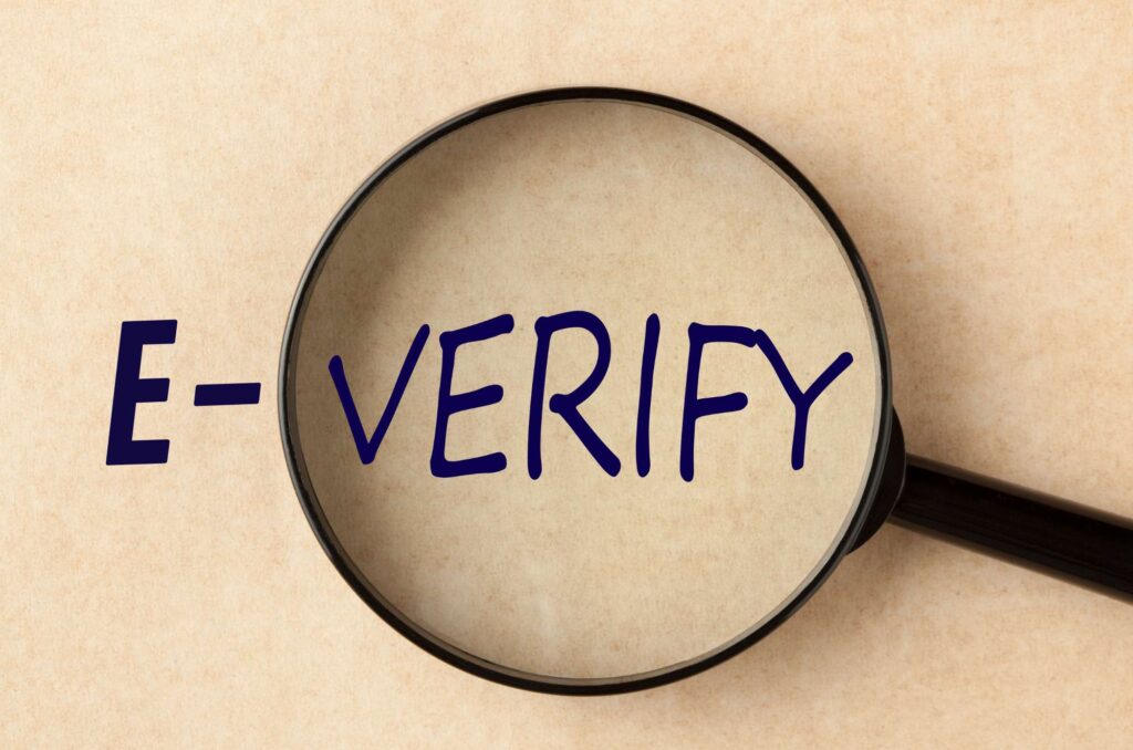 Sistema de E-Verify - yourattorneyinorlando